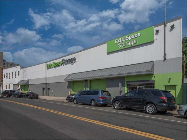 Extra Space Storage facility at 1725 W Farms Rd - Bronx, NY