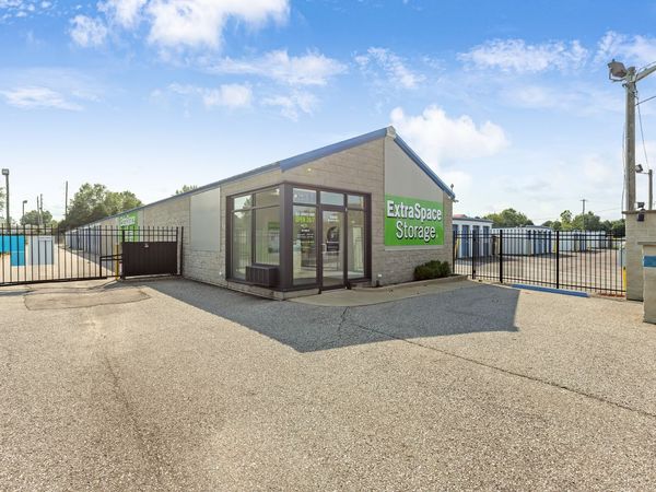Extra Space Storage facility at 3805 N State Highway 7 - North Vernon, IN