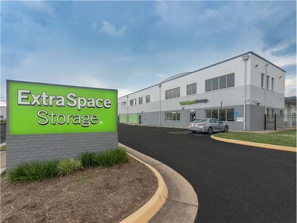 Extra Space Storage facility at 5821 Seminary Rd - Falls Church, VA