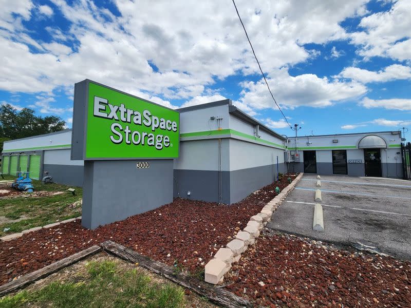 Storage Units in Tampa, FL at 3000 W Columbus Dr