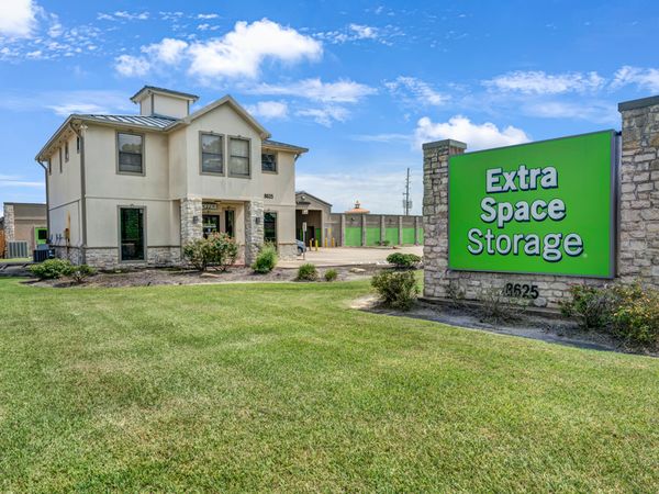 Extra Space Storage facility at 8625 Spring Cypress Rd - Spring, TX