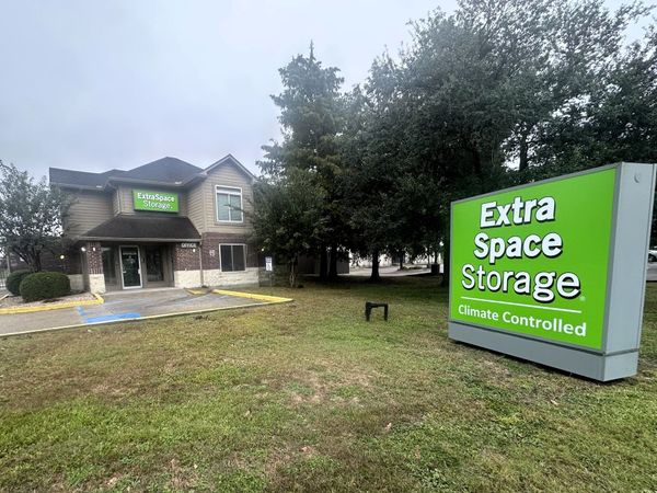 Extra Space Storage facility at 3200 General DeGaulle Dr - New Orleans, LA