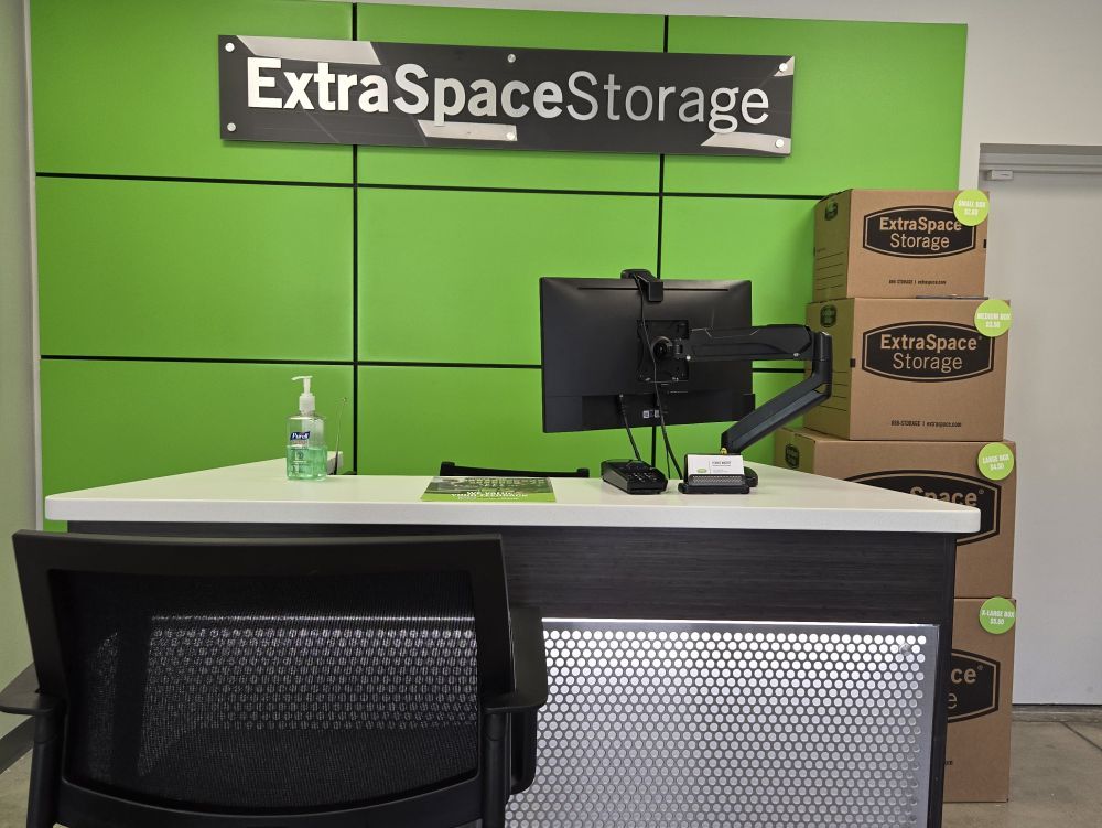 Extra Space Storage in Casselberry, FL  130 Concord Dr 2