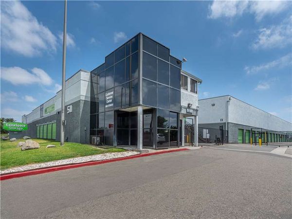 Extra Space Storage facility at 511 S Grand Ave - Santa Ana, CA
