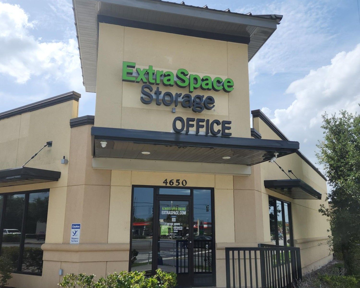 5×5 Self Storage Unit in Orlando, FL 4650 S Semoran Blvd Orlando, Florida