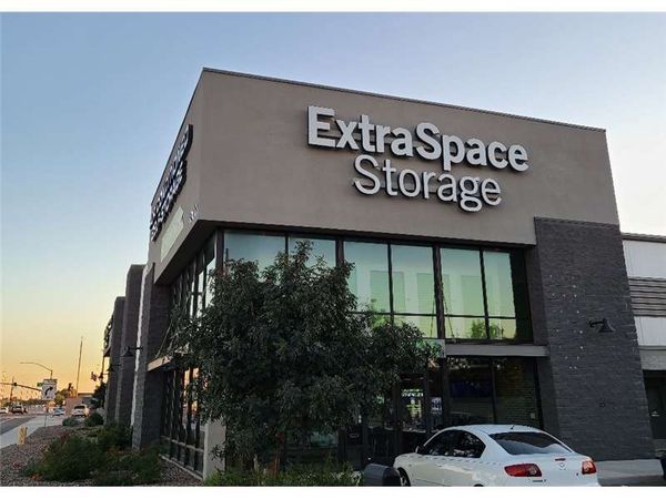 Extra Space Storage facility at 18612 S Lindsay Rd - Gilbert, AZ