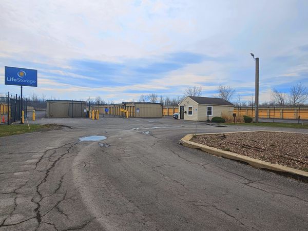 Life Storage facility on 6523 Basile Rowe - East Syracuse, NY