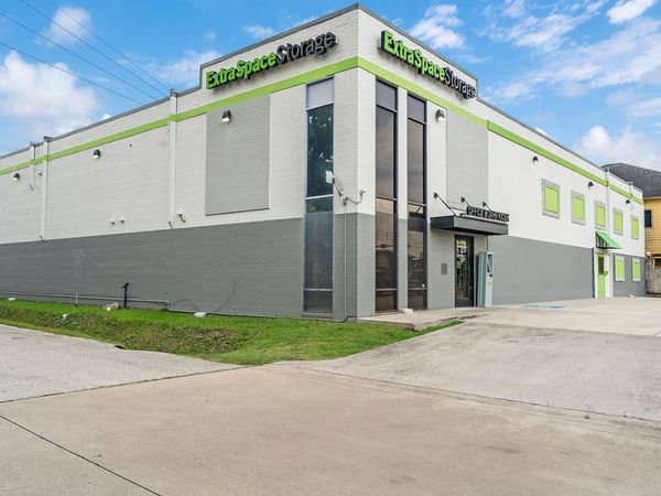 Extra Space Storage facility at 1927 Scott St - Houston, TX