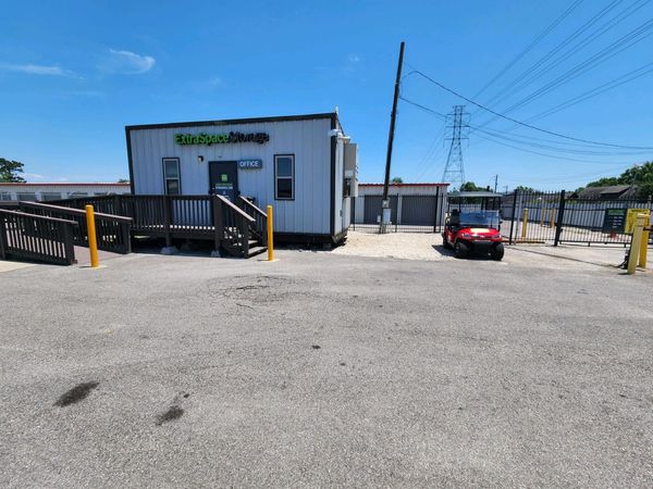 Extra Space Storage facility at 3412 Garth Rd - Baytown, TX