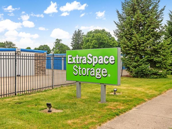 Extra Space Storage facility at 812 Walnut St - Washington, IL