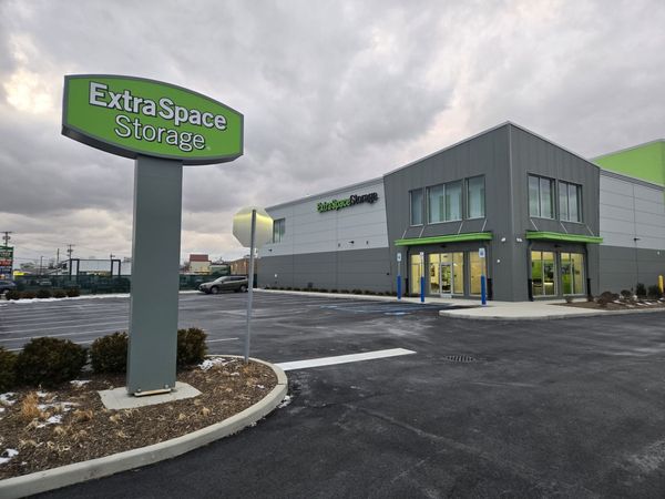 Extra Space Storage facility at 1550 Sunrise Hwy - Copiague, NY
