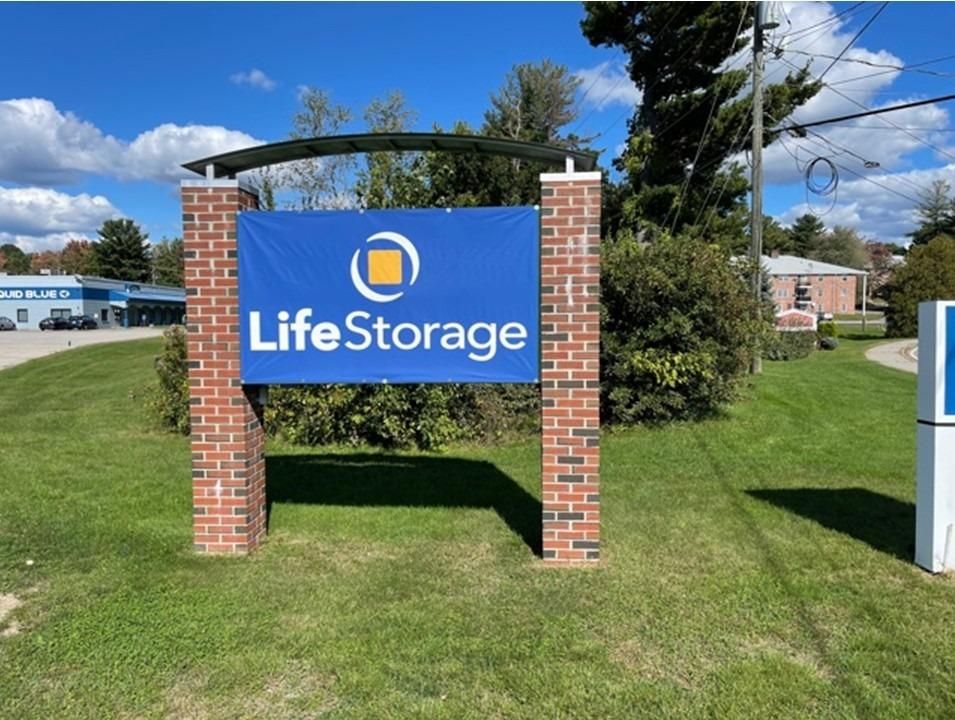 Extra Space Storage  4 Linlew Dr in Londonderry, NH