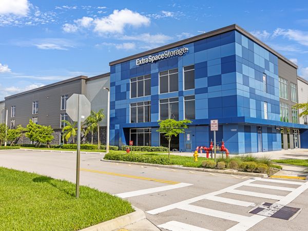 Extra Space Storage facility at 18900 Pines Blvd - Pembroke Pines, FL