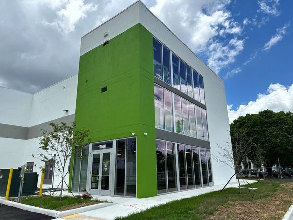 Extra Space Storage facility at 17501 SW 99th Rd - Palmetto Bay, FL