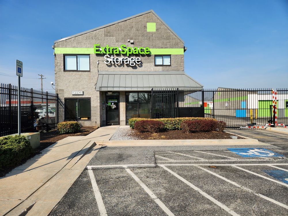 Extra Space Storage in Baltimore, MD  3800 Pulaski Hwy