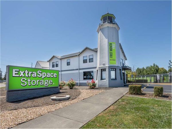 Extra Space Storage facility at 6635 Redwood Dr - Rohnert Park, CA