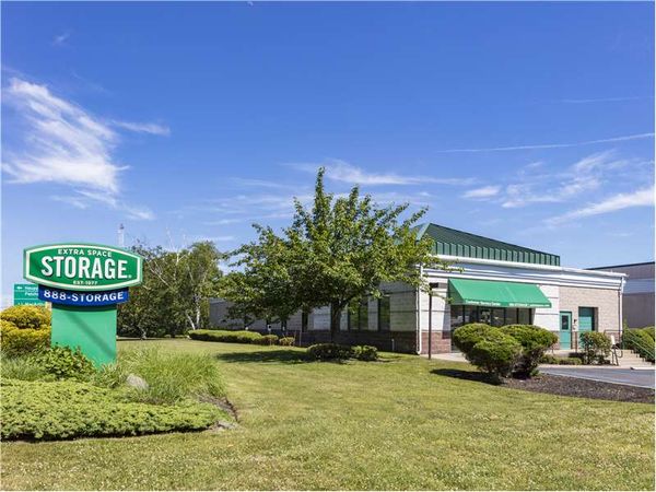 Extra Space Storage facility at 3016 Express Dr S - Islandia, NY