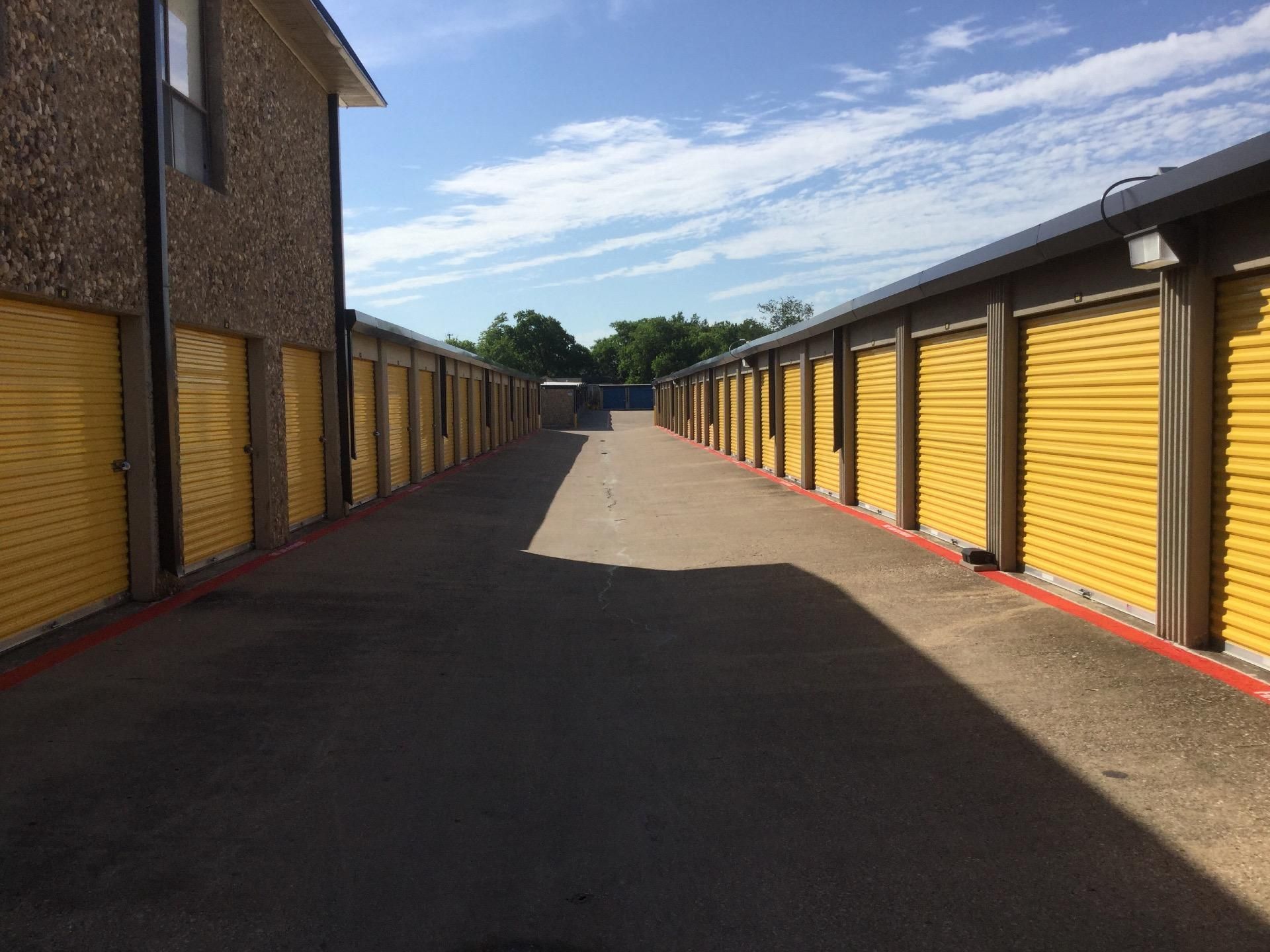 Extra Space Storage  2233 Franklin Dr in Mesquite, TX