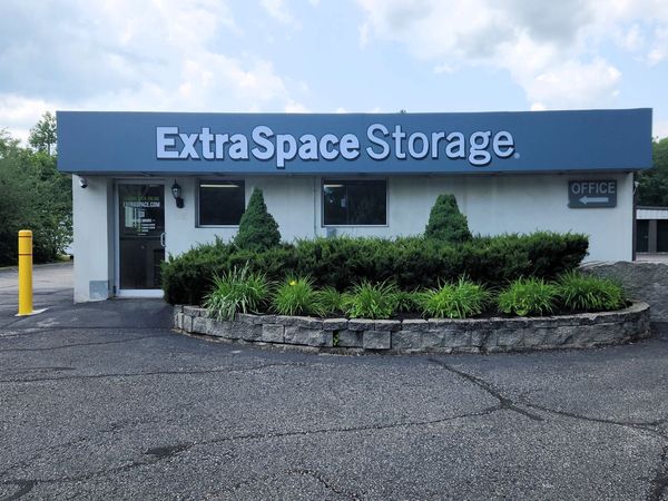 Extra Space Storage facility at 44 Calef Hwy - Lee, NH