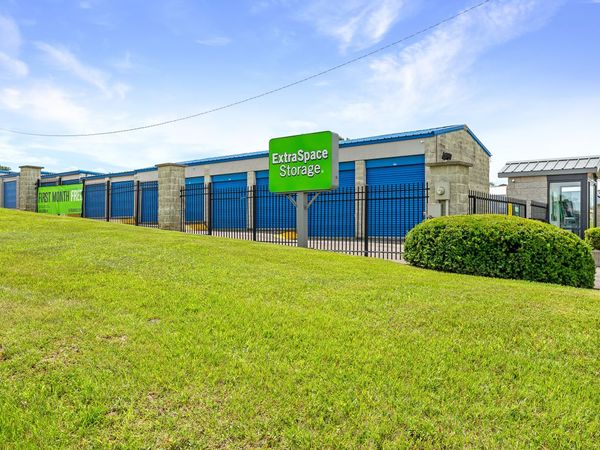 Extra Space Storage facility at 902 Webb St - Salem, IN