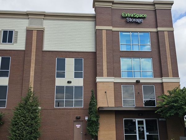 Extra Space Storage facility at 700 Inverness Ave - Nashville, TN