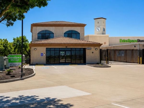 Extra Space Storage facility at 3800 Bayou Way - Sacramento, CA