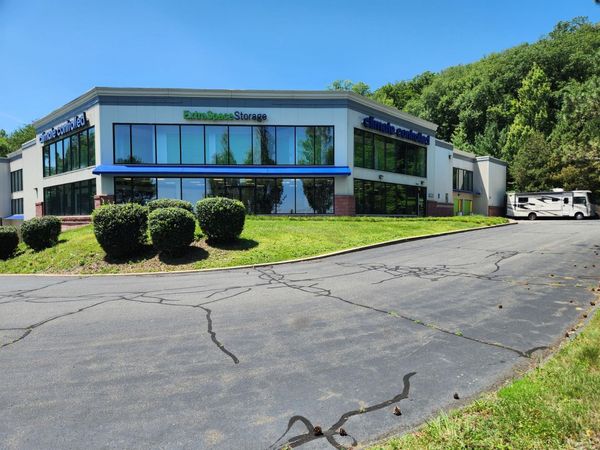 Extra Space Storage facility at 700 Mountain Rd - Bristol, CT