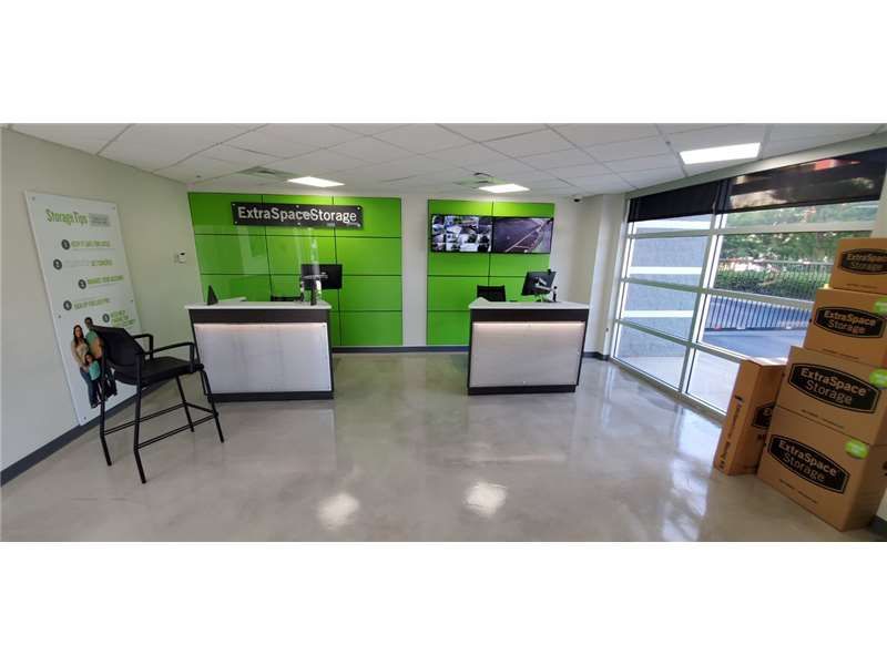 20×10 Self Storage Unit in Miami Gardens, FL 5903 NW 183rd St Miami Gardens, Florida 3