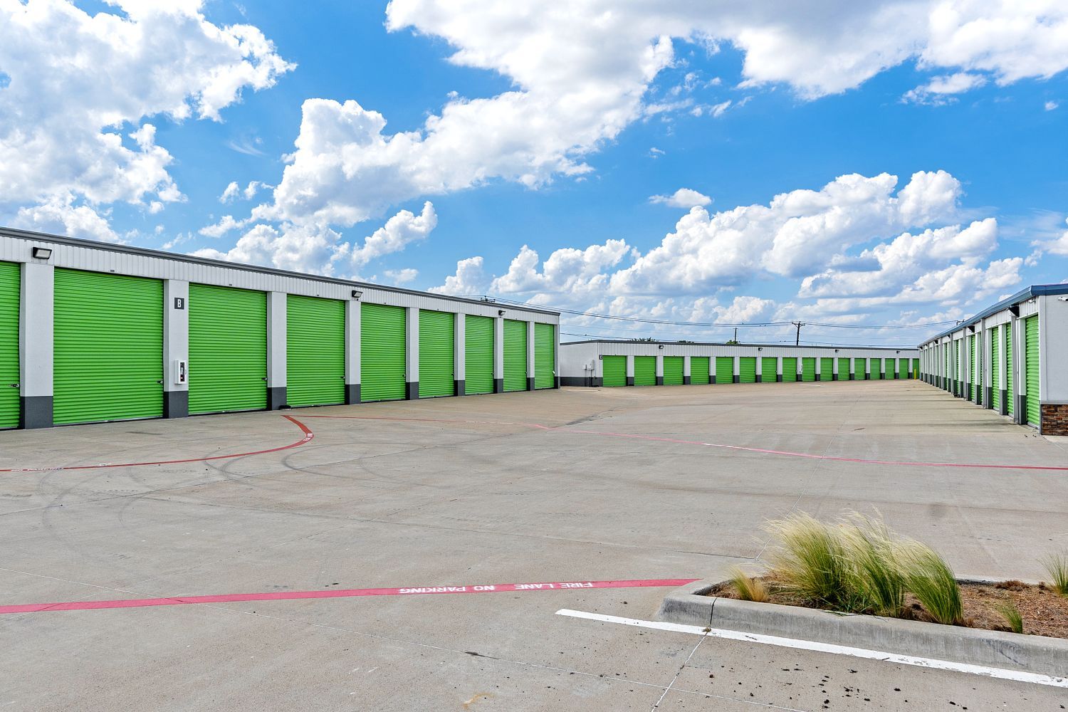 Extra Space Storage  1376 NW Summercrest Blvd in Burleson, TX