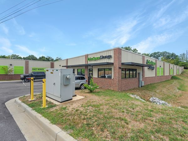Extra Space Storage facility at 706 Ashland Ter - Chattanooga, TN