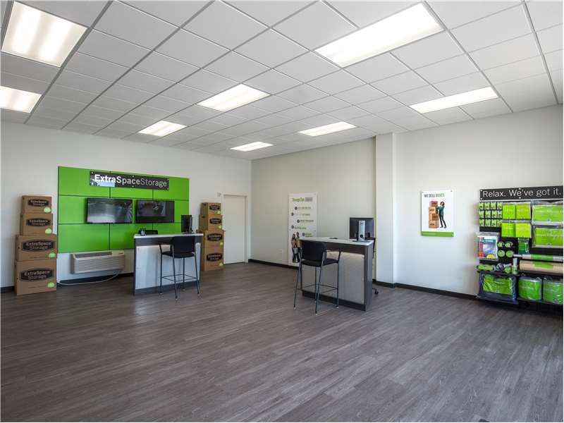 5×5 Self Storage Unit in Kansas City, MO 5415 NE Antioch Rd Kansas City, Missouri 3