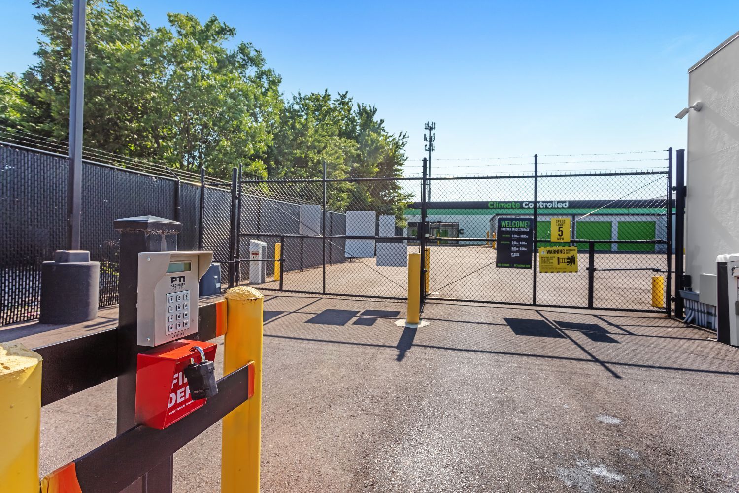 20×10 Self Storage Unit in Memphis, TN 4600 Millbranch Rd Memphis, Tennessee 2