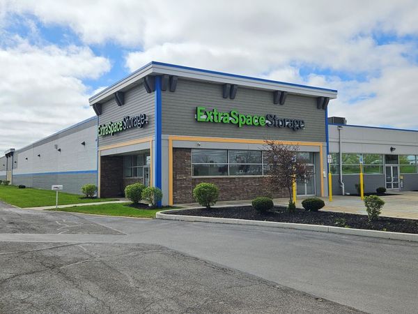 Extra Space Storage facility at 2590 Military Rd - Niagara Falls, NY