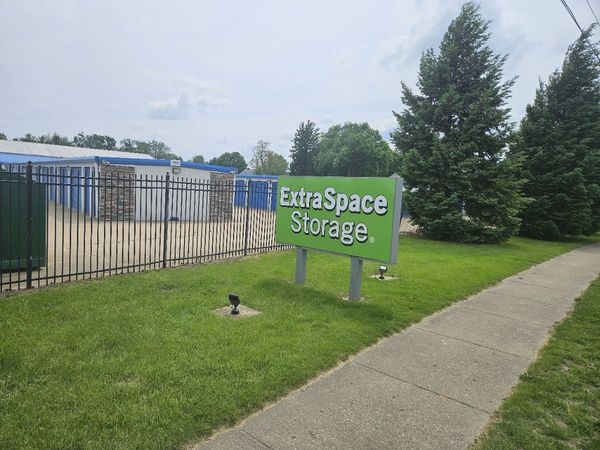 Extra Space Storage facility at 812 Walnut St - Washington, IL