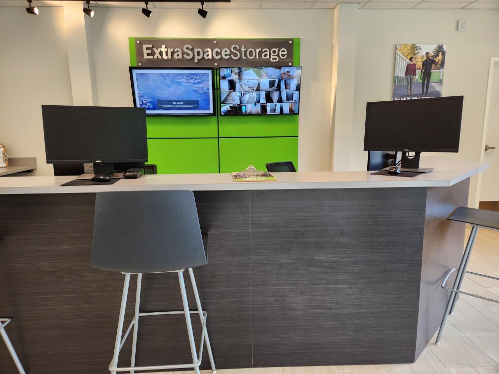 Extra Space Storage in Winston-Salem, NC  3265 Robinhood Rd 3