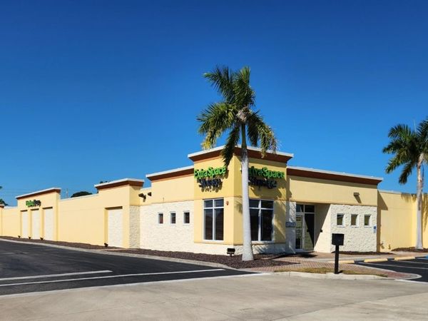 Extra Space Storage facility at 997 Center Rd - Venice, FL
