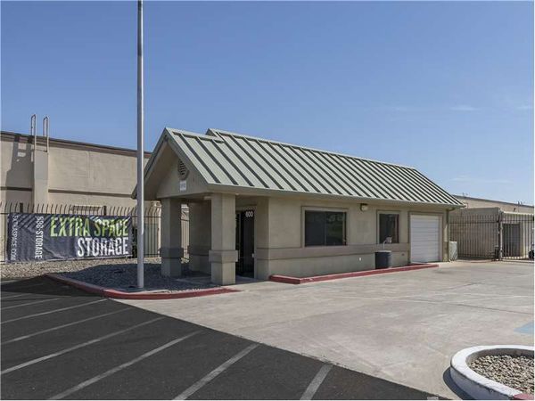 Extra Space Storage facility at 600 S Cherokee Ln - Lodi, CA