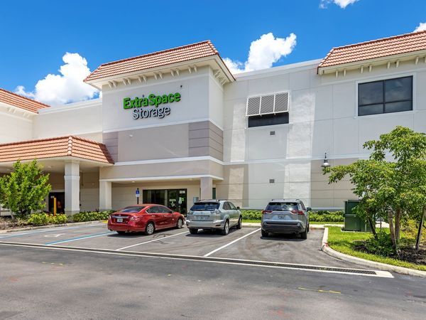 Extra Space Storage facility at 3310 S University Dr - Miramar, FL