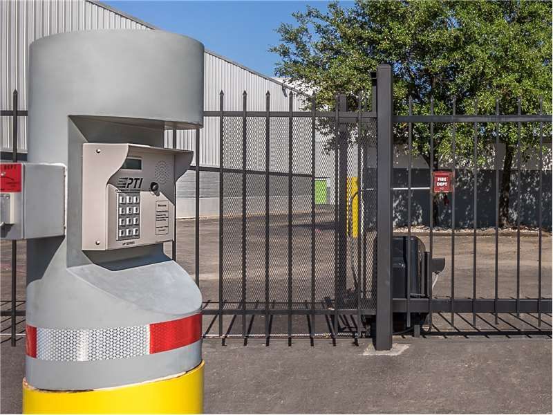 Extra Space Storage  4114 N Central Expy in Dallas, TX