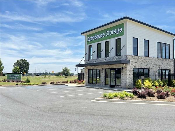 Extra Space Storage facility at 200 Leamington Blvd - Byron, GA