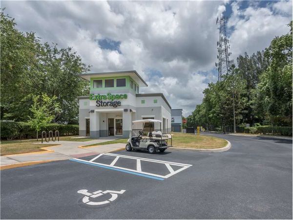 Extra Space Storage facility at 831 N Park Ave - Apopka, FL