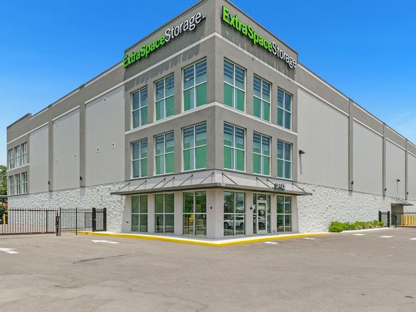 Extra Space Storage facility at 7519 Gall Blvd - Zephyrhills, FL
