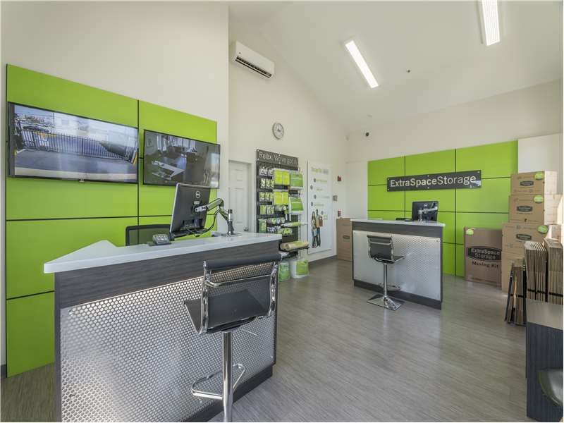 30×10 Garage in San Lorenzo, CA 2300 Grant Ave San Lorenzo, California 3