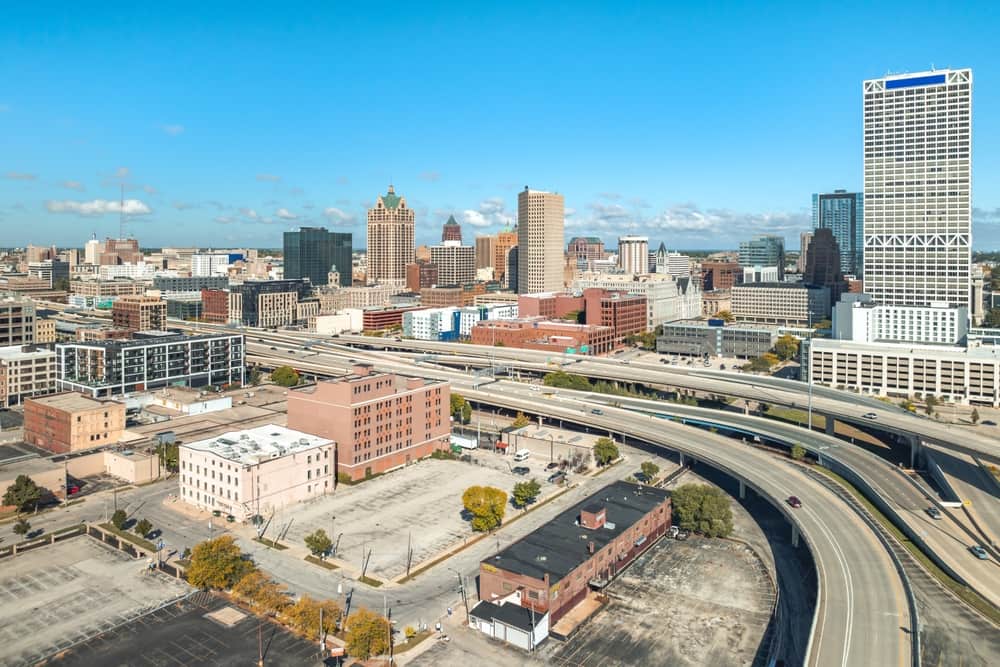 Article image for: How Much Do Movers in Milwaukee Cost?
