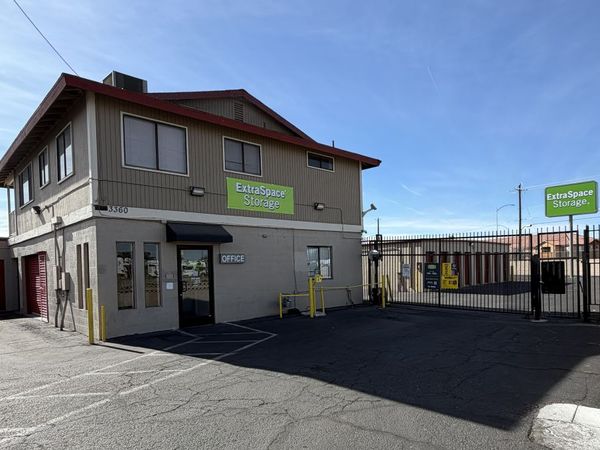 Extra Space Storage facility at 3360 Las Vegas Blvd N - Las Vegas, NV
