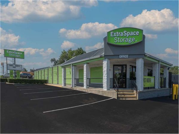 Extra Space Storage facility at 900 Murfreesboro Pike - Nashville, TN