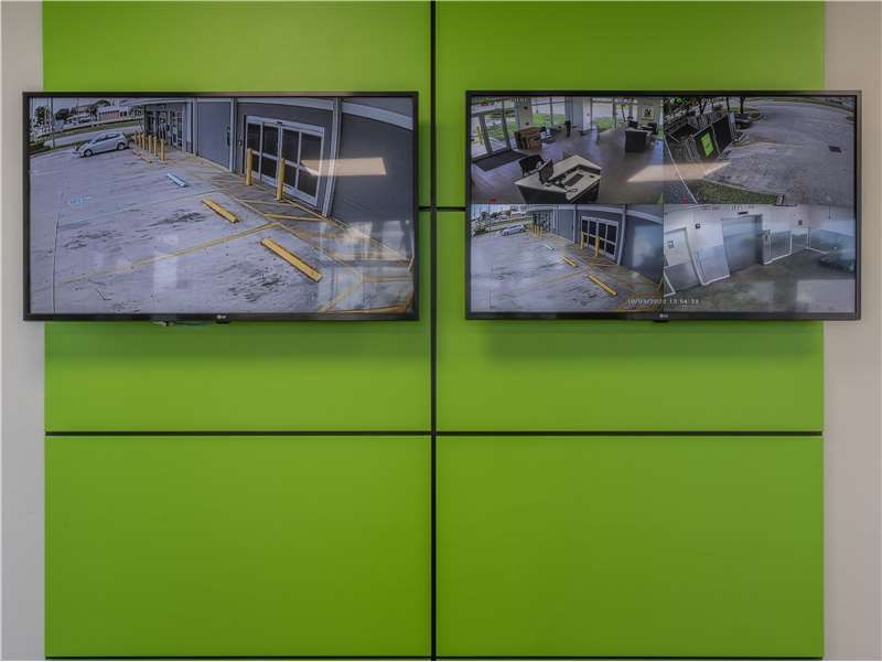 Extra Space Storage  430 N Dixie Hwy in Hollywood, FL