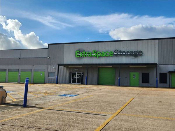 Extra Space Storage facility at 900 W NASA Pkwy - Webster, TX