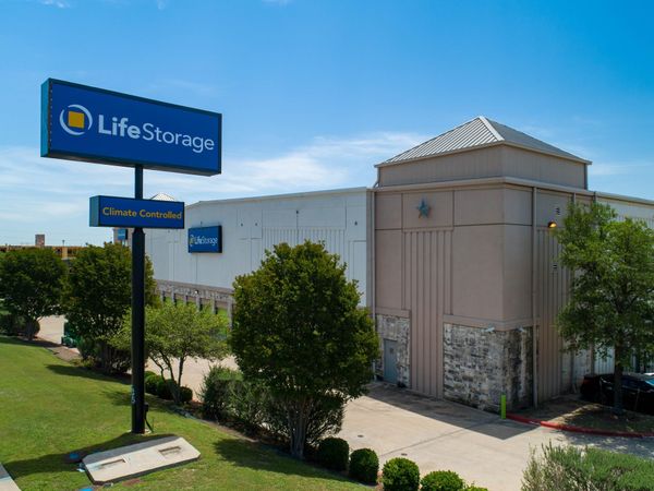 Life Storage facility on 2607 W Braker Ln - Austin, TX