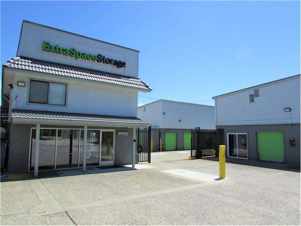 Extra Space Storage facility at 3601 Junipero Serra Blvd - Daly City, CA